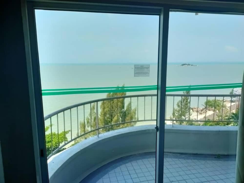Beachfront Full Sea Penang Tanjung Bungah  Exterior photo